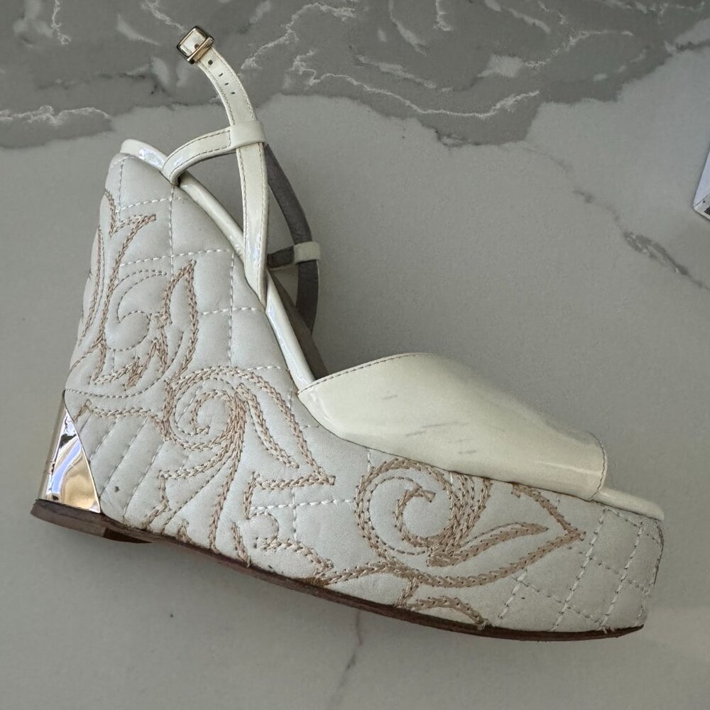 Versace White Patent Leather Quilted Wedge Platform Sandals Size 38.5 - Picture 14 of 14